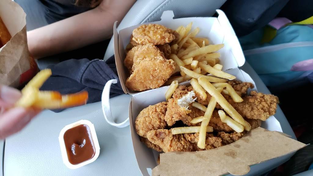 McDonalds | cafe | 221 US-1, Scarborough, ME 04074, USA | 2078834840 OR +1 207-883-4840