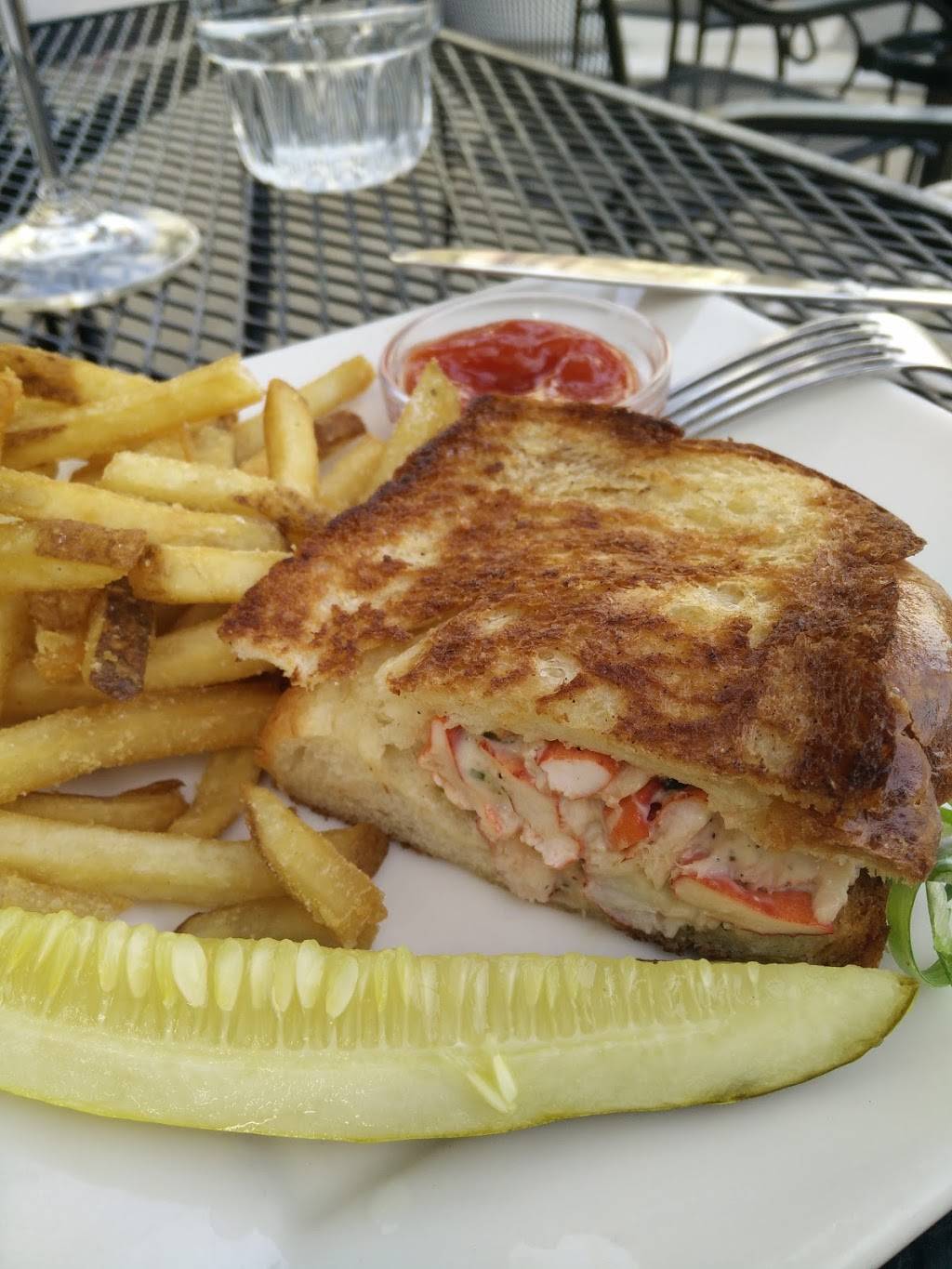 Buckleys Restaurant & Bar | restaurant | 3908, 801 N Cass St, Milwaukee, WI 53202, USA | 4142771111 OR +1 414-277-1111