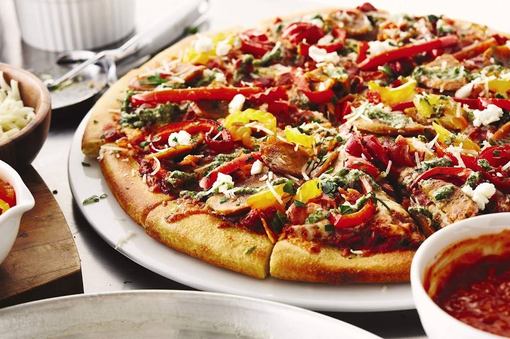 Boston Pizza | restaurant | 7300 Boulevard des Roseraies, Anjou, QC H1M 2T5, Canada | 5147884848 OR +1 514-788-4848