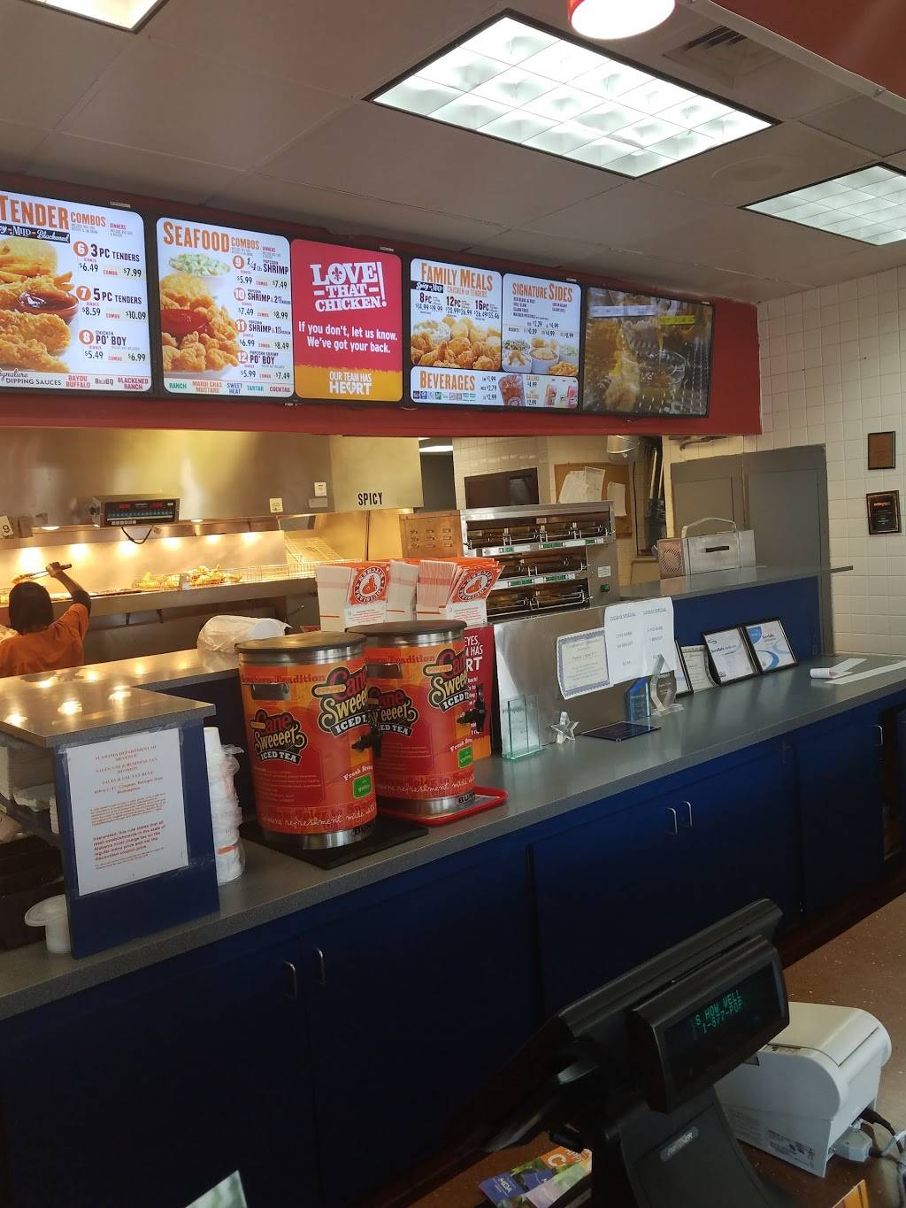 Popeyes Louisiana Kitchen | restaurant | 725 11th Ct W, Birmingham, AL 35204, USA | 2052525761 OR +1 205-252-5761