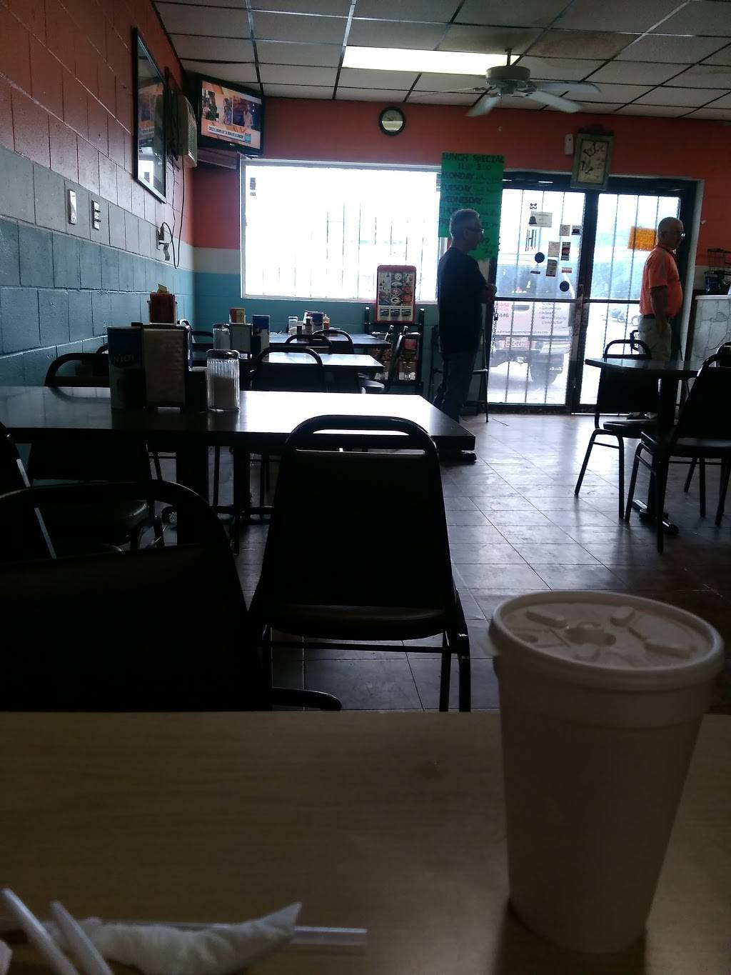 Guerreros Mexican Restaurant | restaurant | 1859 Rigsby Ave, San Antonio, TX 78210, USA | 2103332550 OR +1 210-333-2550