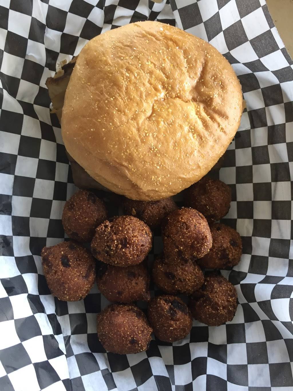 Slip Inn Bar & Grill | restaurant | 2842 Arnold Ave SW, Washington, DC 20032, USA | 2027675840 OR +1 202-767-5840