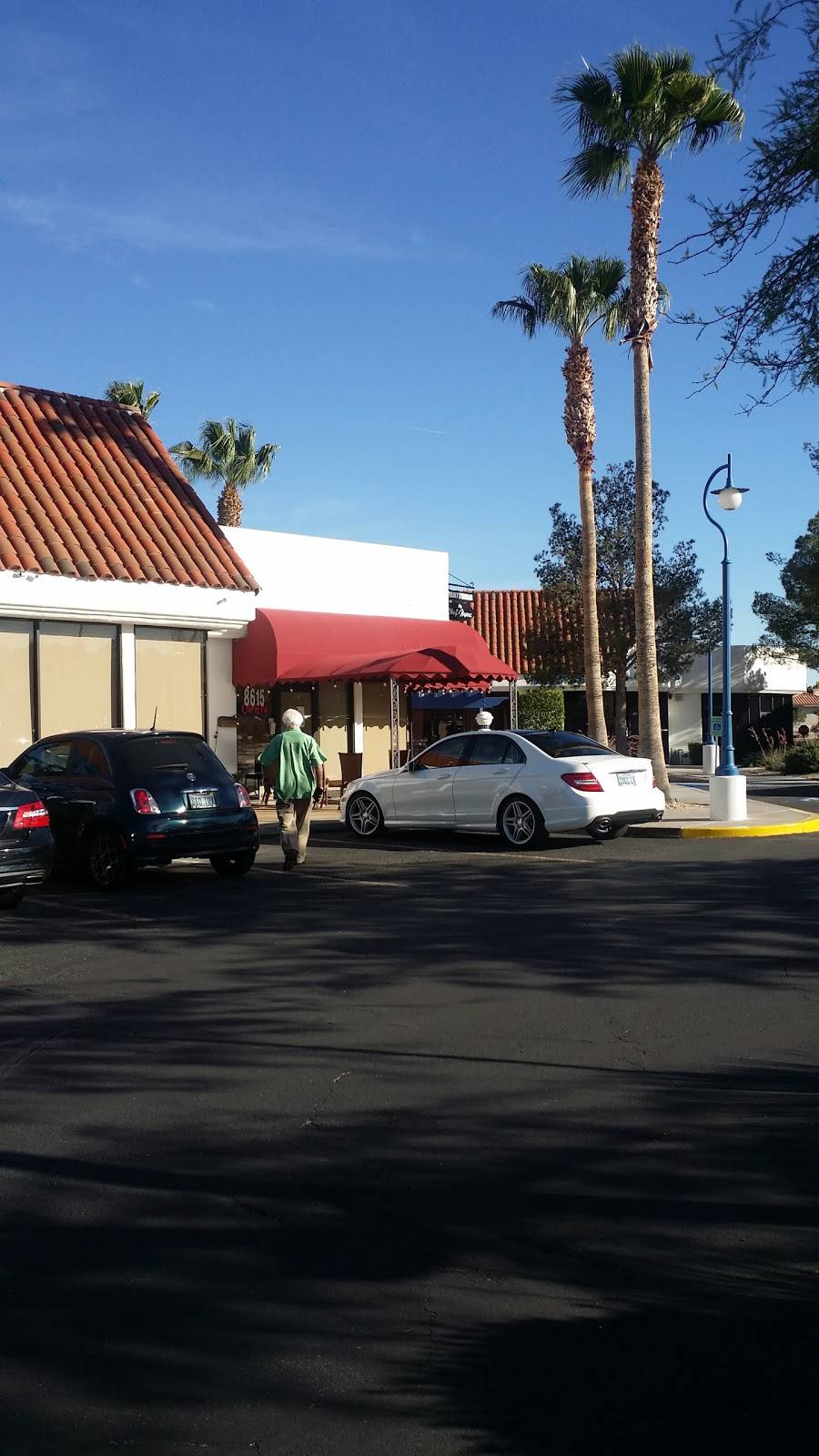 Chef Marcs Trattoria | restaurant | 8615 W Sahara Ave, Las Vegas, NV 89117, USA | 7022336272 OR +1 702-233-6272