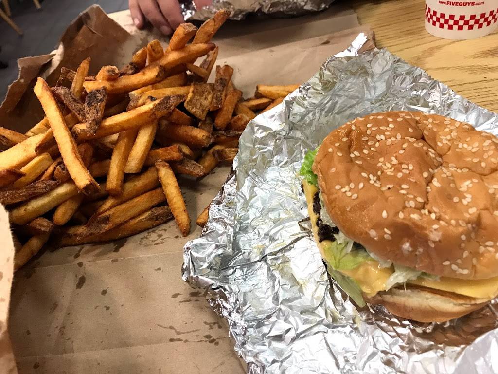 Five Guys | meal takeaway | 313 Houston St, Fort Worth, TX 76102, USA | 8173489623 OR +1 817-348-9623
