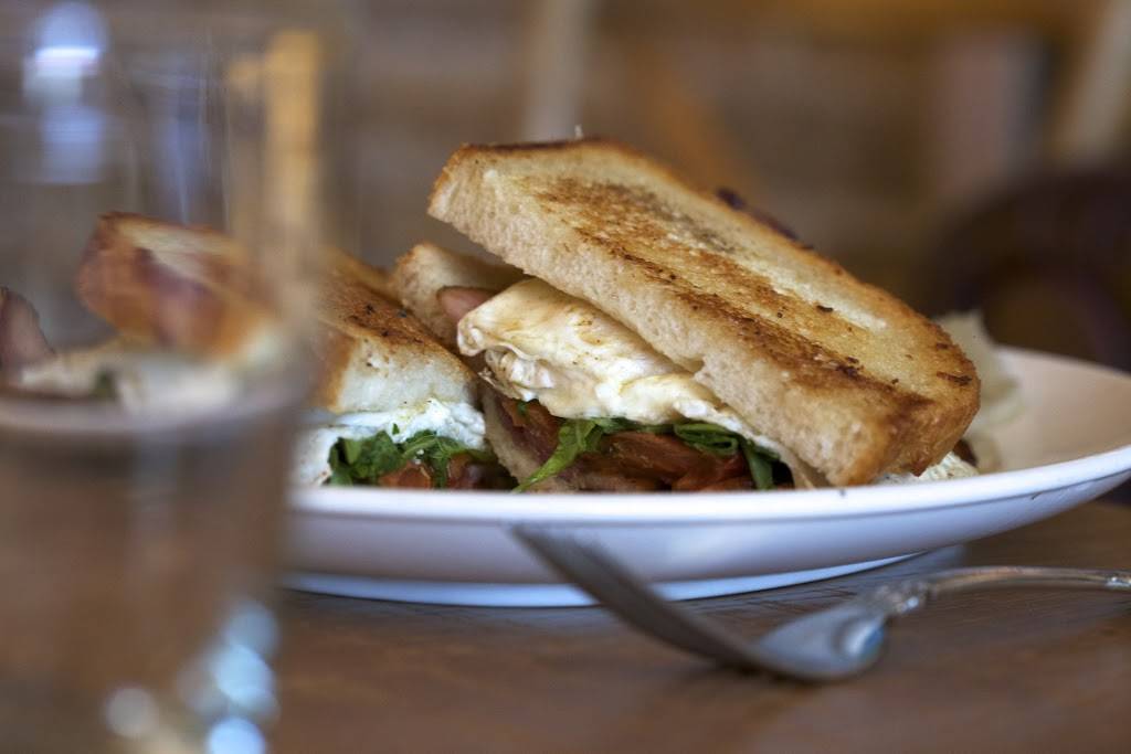 Maevery Public House | night club | 20 E Scranton Ave, Lake Bluff, IL 60044, USA | 8476043952 OR +1 847-604-3952