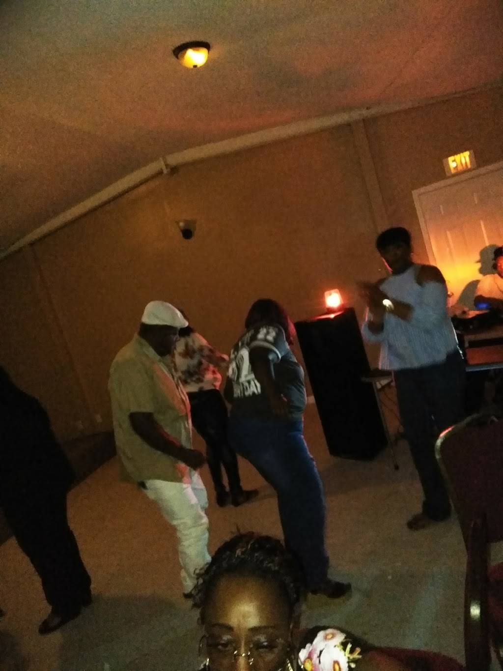 BJs Lodge | restaurant | 1208 Staley Ave, Opelika, AL 36801, USA | 3345590564 OR +1 334-559-0564