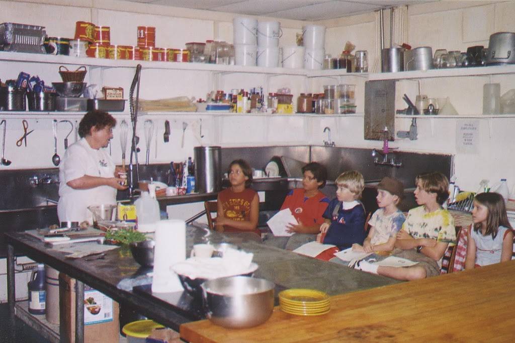 Mother Teresas Fine Italian Foods | restaurant | 700 W Plantation Dr, Clute, TX 77531, USA | 9792657429 OR +1 979-265-7429