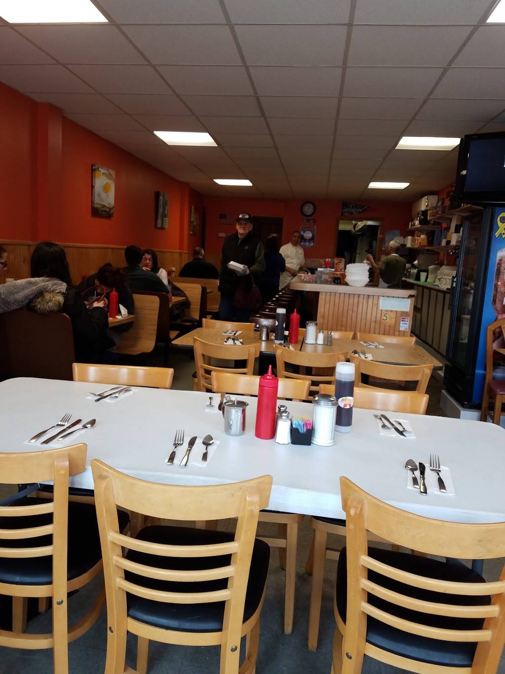 Milltown Diner | restaurant | 30 N Main St, Milltown, NJ 08850, USA | 7322463119 OR +1 732-246-3119