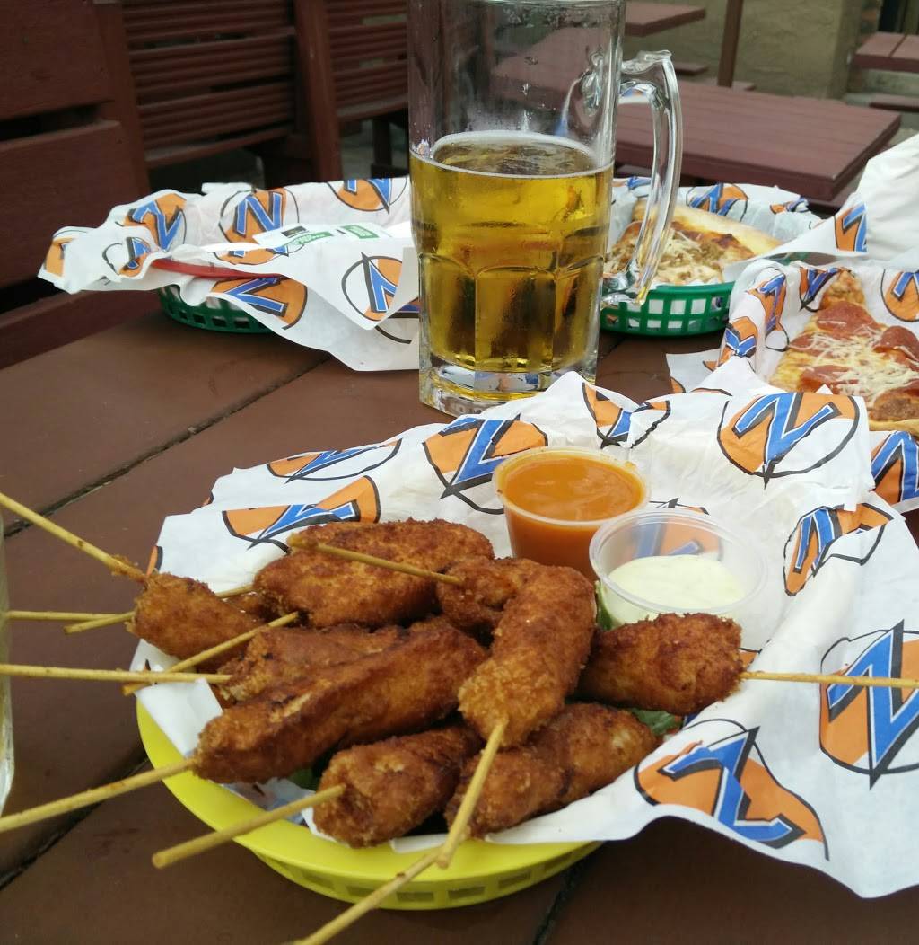 Zipps Sports Grill | restaurant | 7551 E Camelback Rd, Scottsdale, AZ 85251, USA | 4809709507 OR +1 480-970-9507