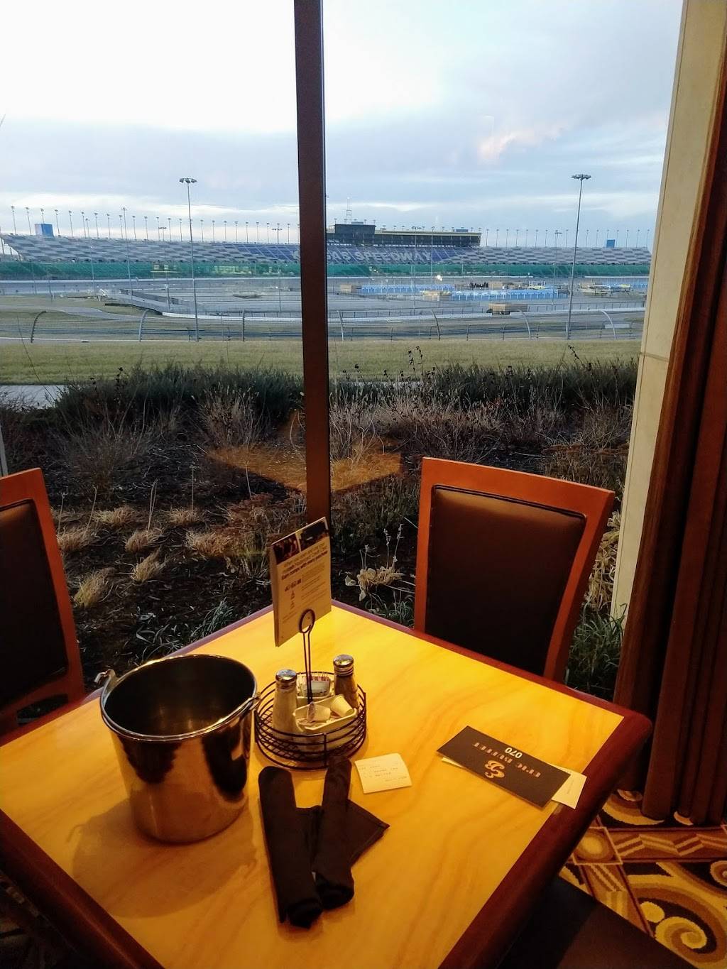 Epic Buffet | restaurant | 777 Hollywood Casino Blvd, Kansas City, KS 66111, USA | 9132879763 OR +1 913-287-9763