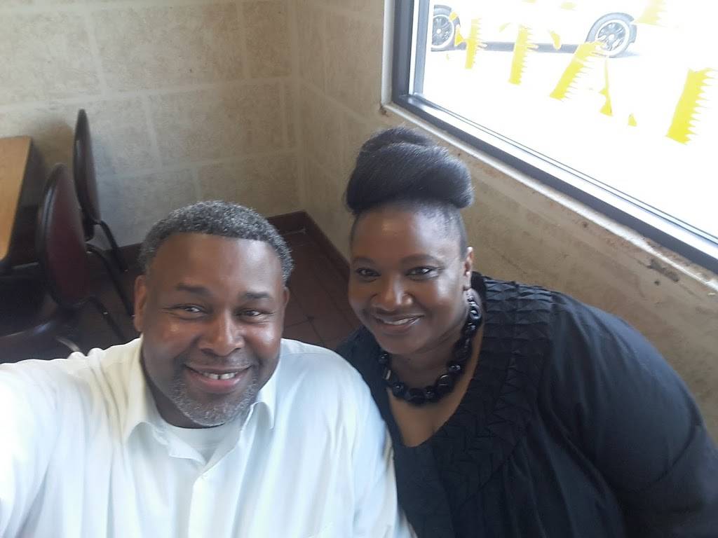 Franks Chicago Grille | restaurant | 824 W Eldorado St, Decatur, IL 62522, USA | 2174226060 OR +1 217-422-6060