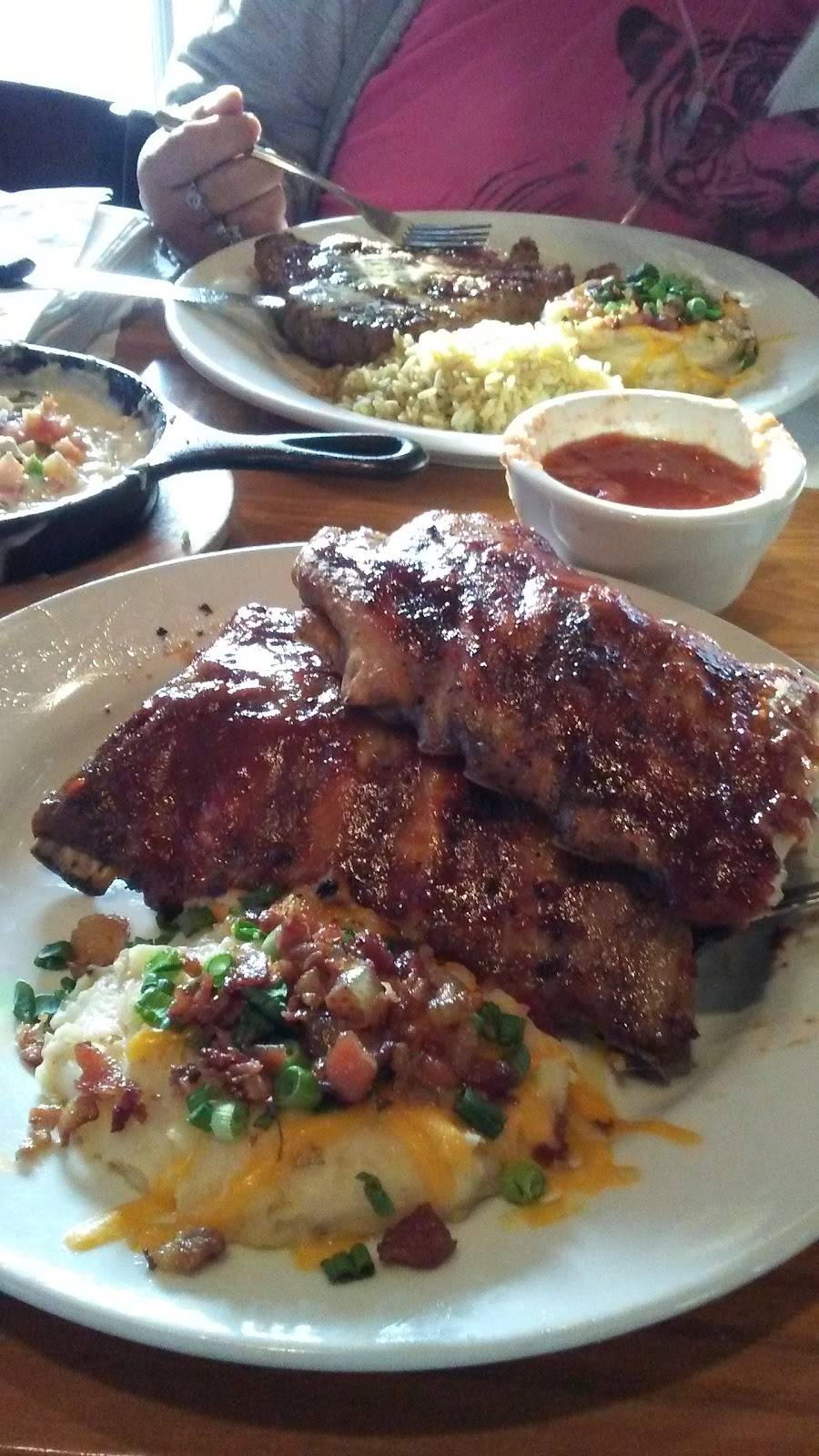 Chilis Grill & Bar | restaurant | 18900 East 39th St S, Independence, MO 64057, USA | 8167950100 OR +1 816-795-0100