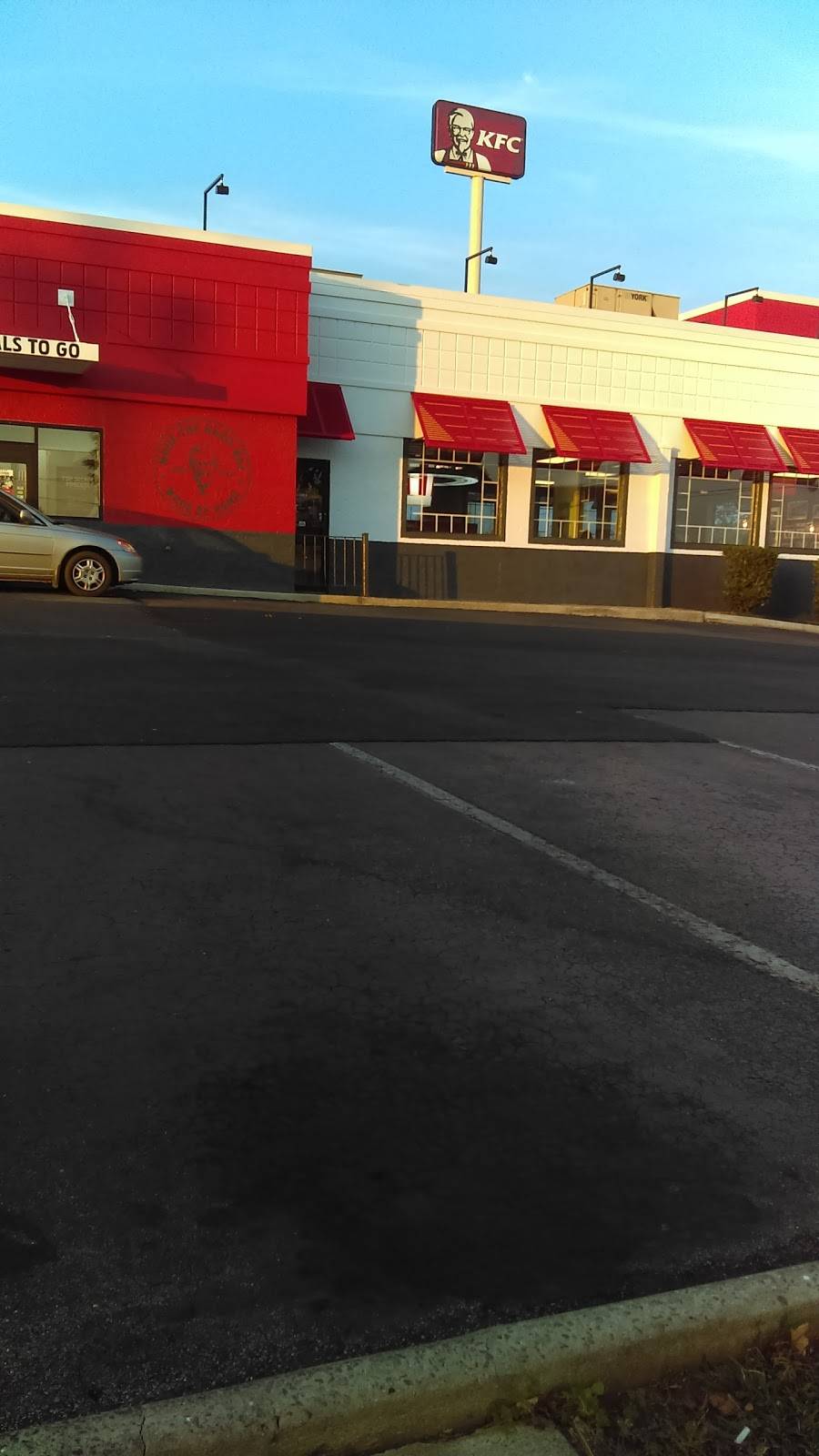 KFC | restaurant | 810 Roosevelt Dr, Sparta, TN 38583, USA | 9317382474 OR +1 931-738-2474