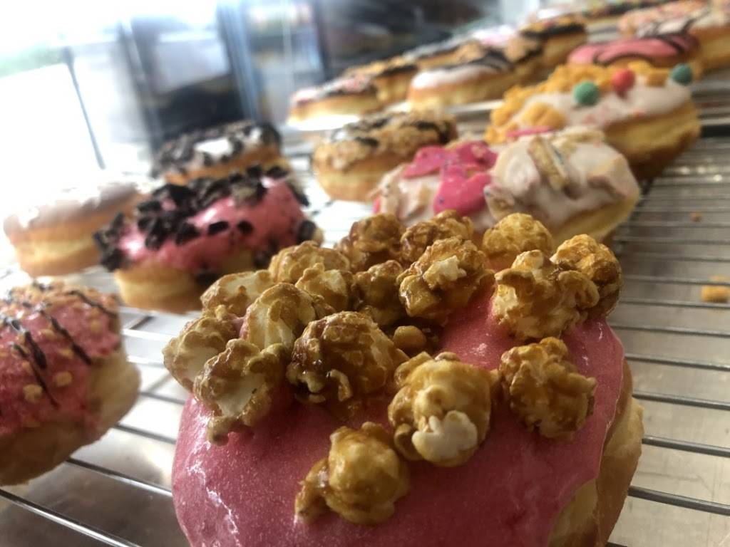 Sugarlicious | bakery | 101 E Foothill Blvd #33, Pomona, CA 91767, USA | 9092889330 OR +1 909-288-9330