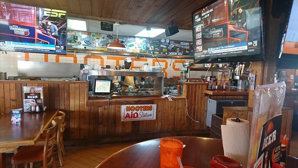 Hooters | meal takeaway | 3901 N Kings Hwy, Myrtle Beach, SC 29577, USA | 8436263467 OR +1 843-626-3467