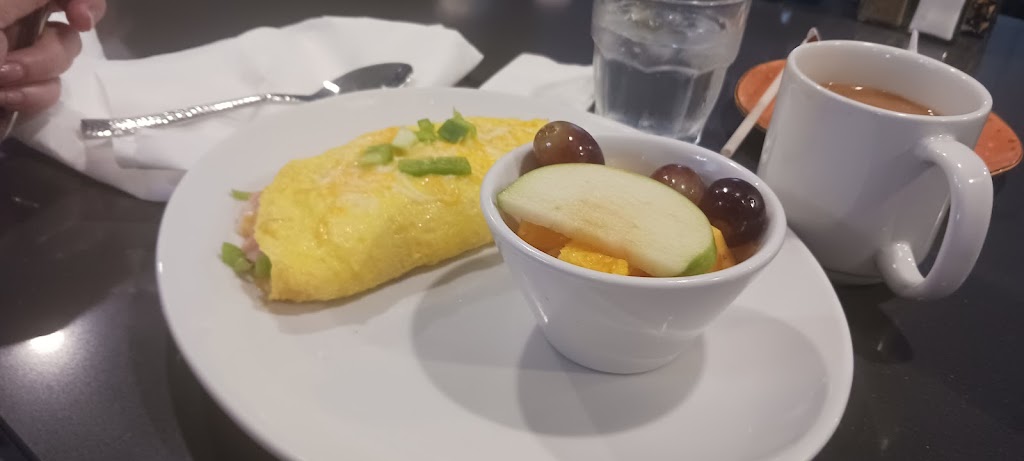 Le Peep Greenwood | restaurant | 210 S Emerson Ave, Greenwood, IN 46143, USA | 3173001134 OR +1 317-300-1134