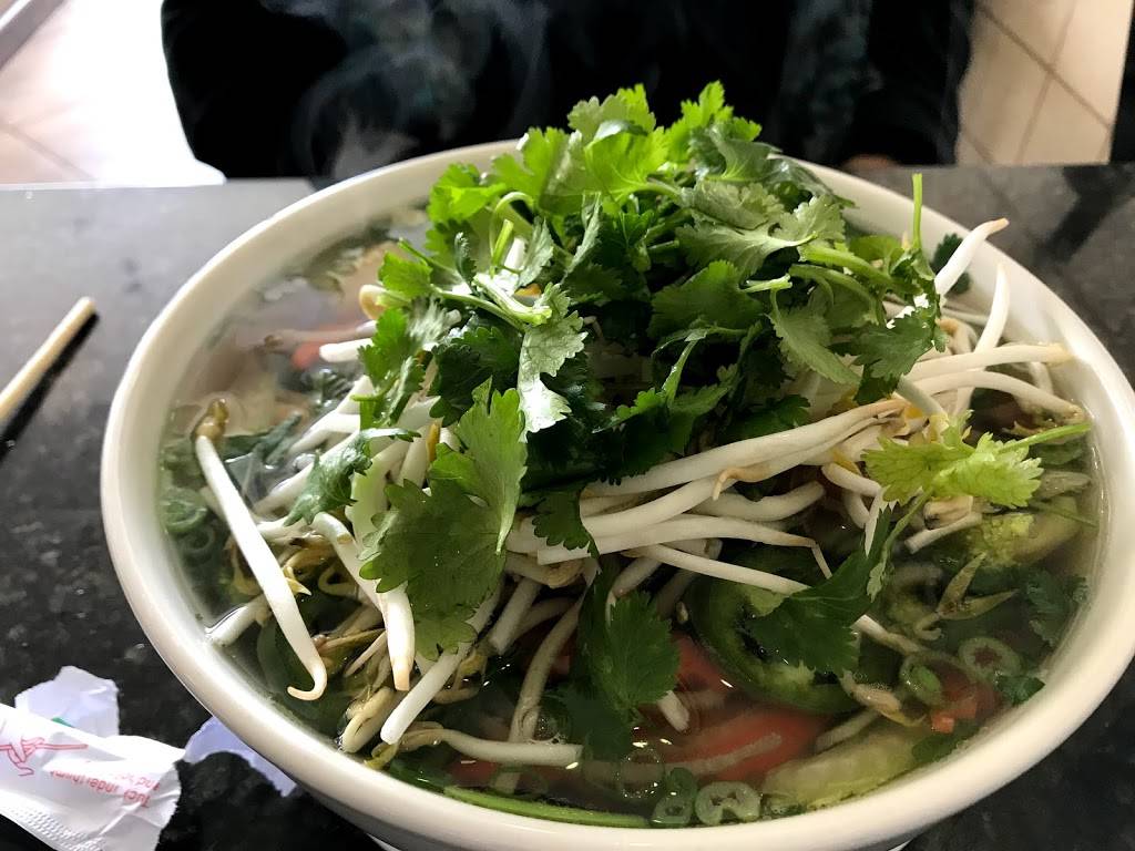Pho Lee | restaurant | 1700 E Valley Pkwy, Escondido, CA 92027, USA | 7607379988 OR +1 760-737-9988