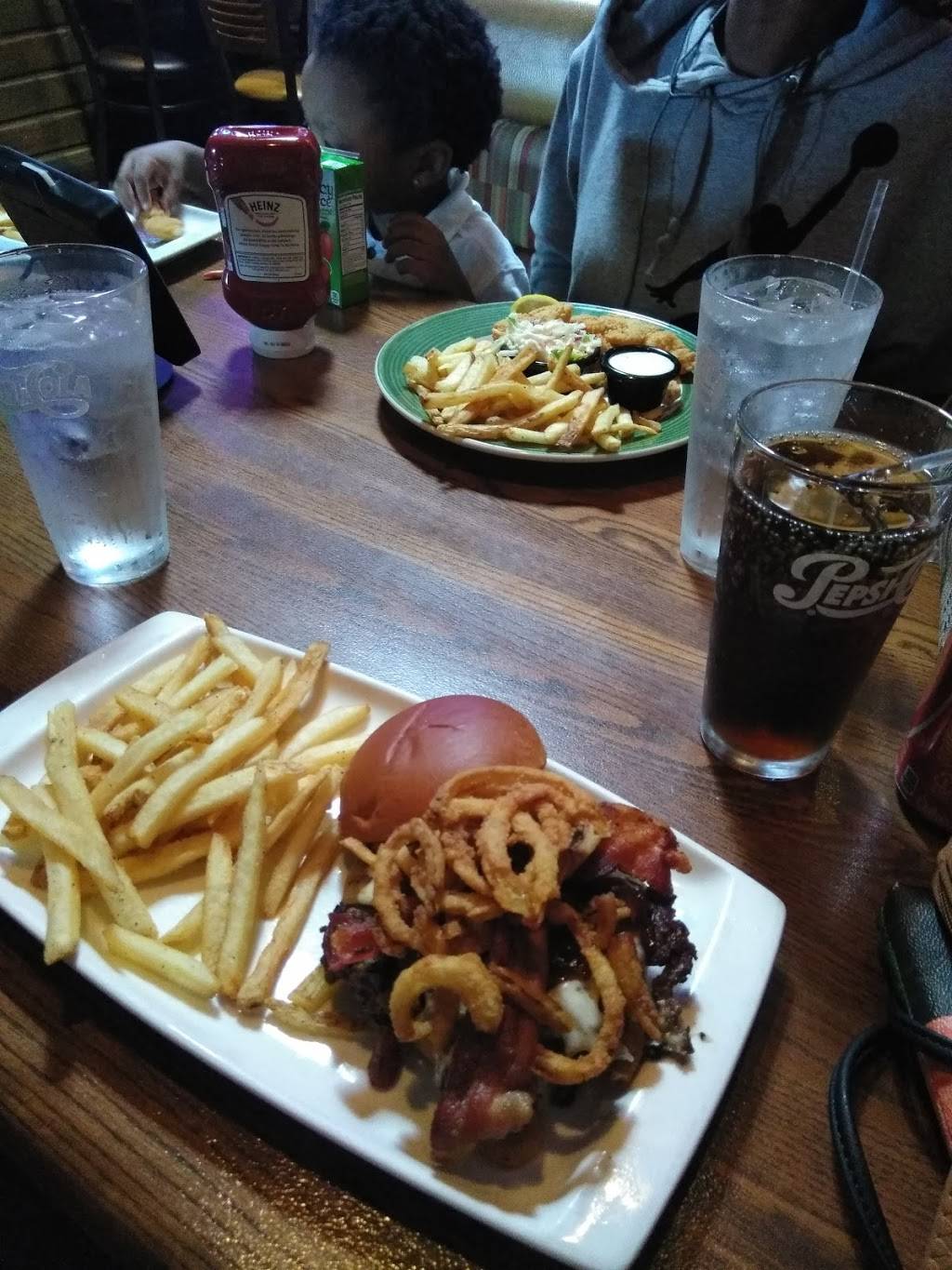 Applebees Grill + Bar | restaurant | 2823 S Orange Ave, Orlando, FL 32806, USA | 4074202940 OR +1 407-420-2940