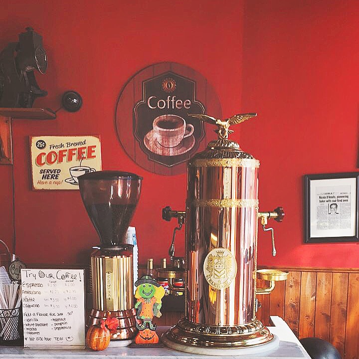 DAmatos Bakery | restaurant | 1124 W Grand Ave, Chicago, IL 60642, USA | 3127335456 OR +1 312-733-5456