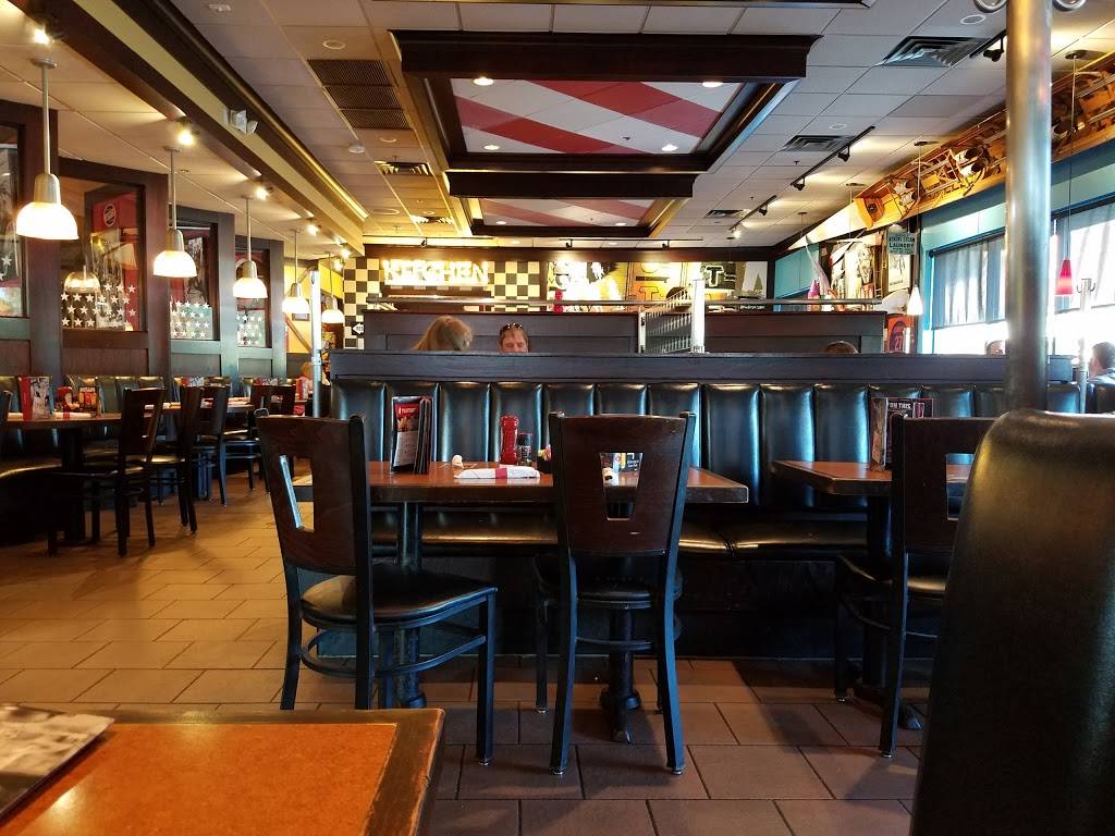 TGI Fridays | restaurant | 5 Centre Dr, Central Valley, NY 10917, USA | 8457827760 OR +1 845-782-7760