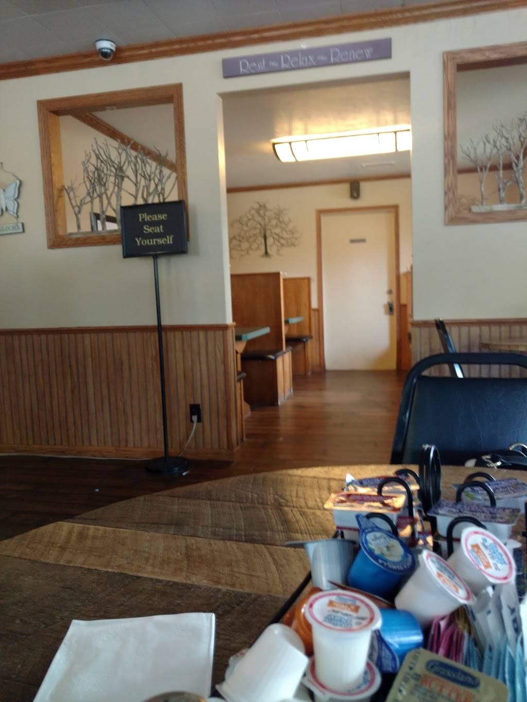 Hometown Grill | restaurant | W7711 WI-54 Trunk, Shiocton, WI 54170, USA | 9209869100 OR +1 920-986-9100