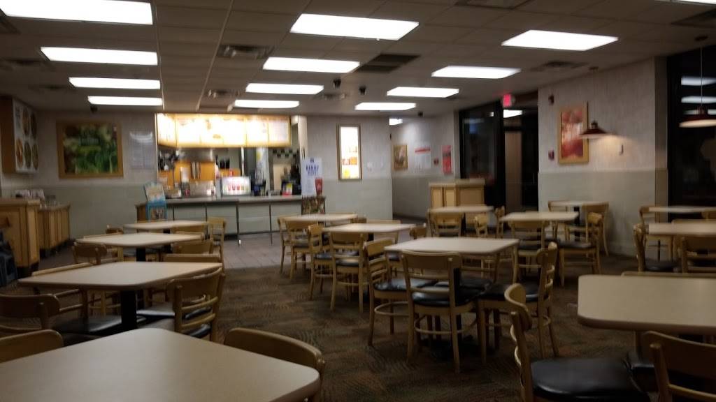Wendys | restaurant | 5244 Main St, Williamsville, NY 14221, USA | 7166263397 OR +1 716-626-3397