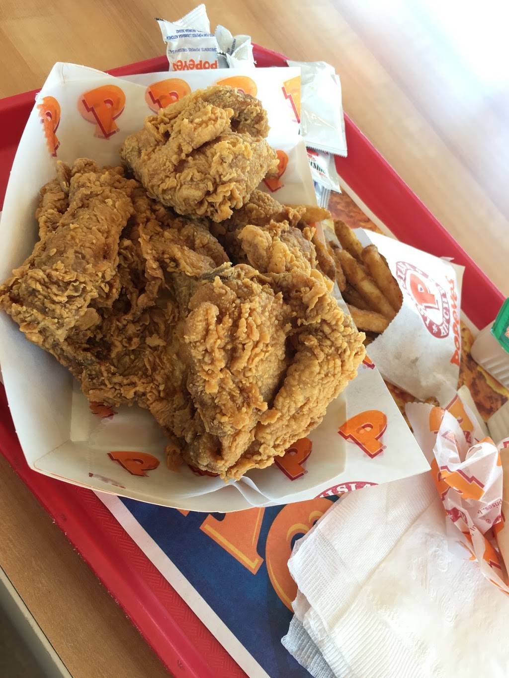 Popeyes Louisiana Kitchen | restaurant | 1204 N Collins St, Arlington, TX 76011, USA | 8178011541 OR +1 817-801-1541