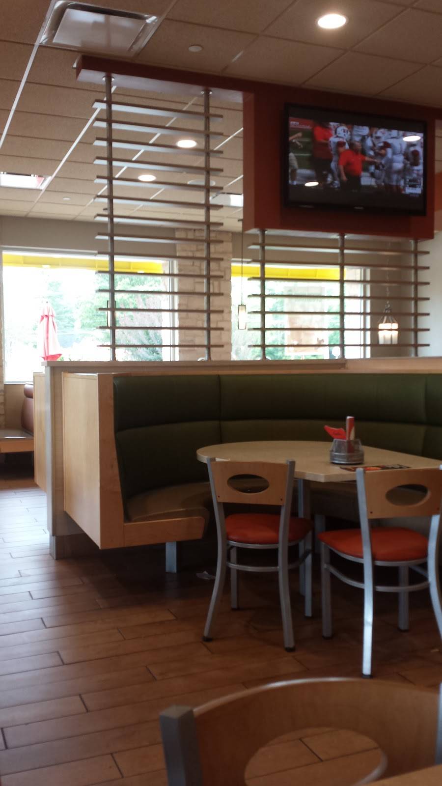 McDonalds | cafe | 8329 Mayfield Rd, Chesterland, OH 44026, USA | 4407290599 OR +1 440-729-0599