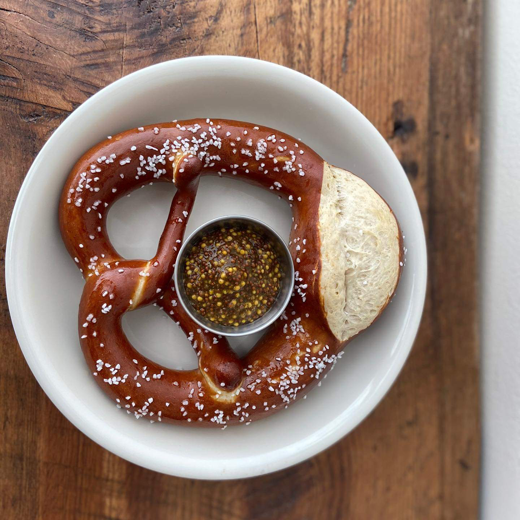 World Glass Bar | restaurant | 930 Hatch St, Cincinnati, OH 45202, USA | 5138734148 OR +1 513-873-4148