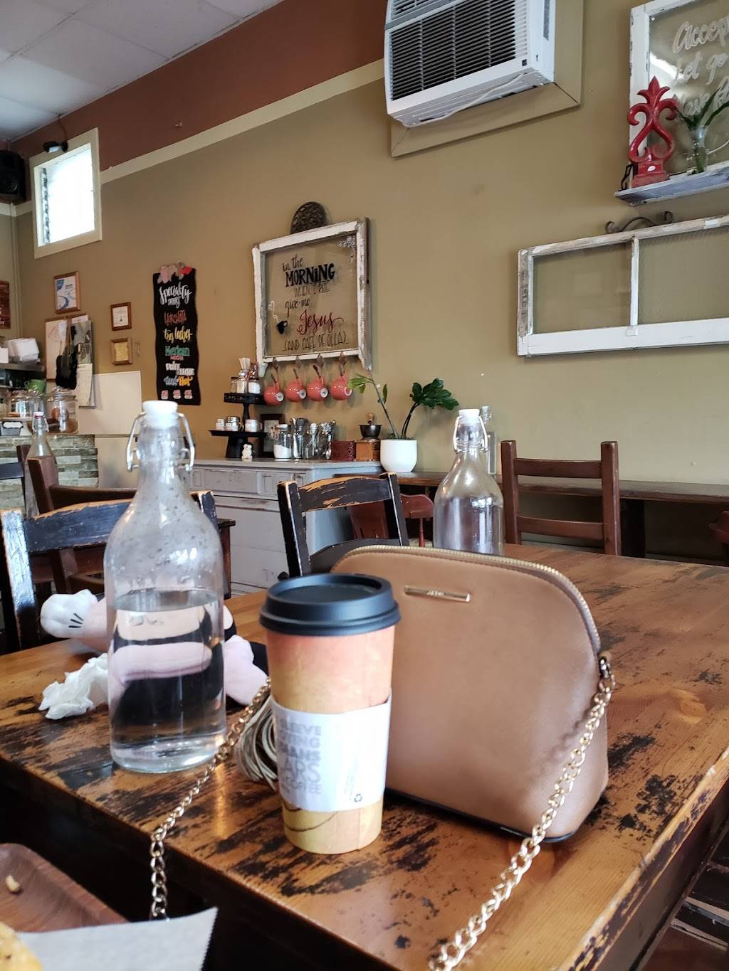 Arctic Hotspot Cafe & Catering | cafe | 2509 E 4th St, Los Angeles, CA 90033, USA | 3232647912 OR +1 323-264-7912