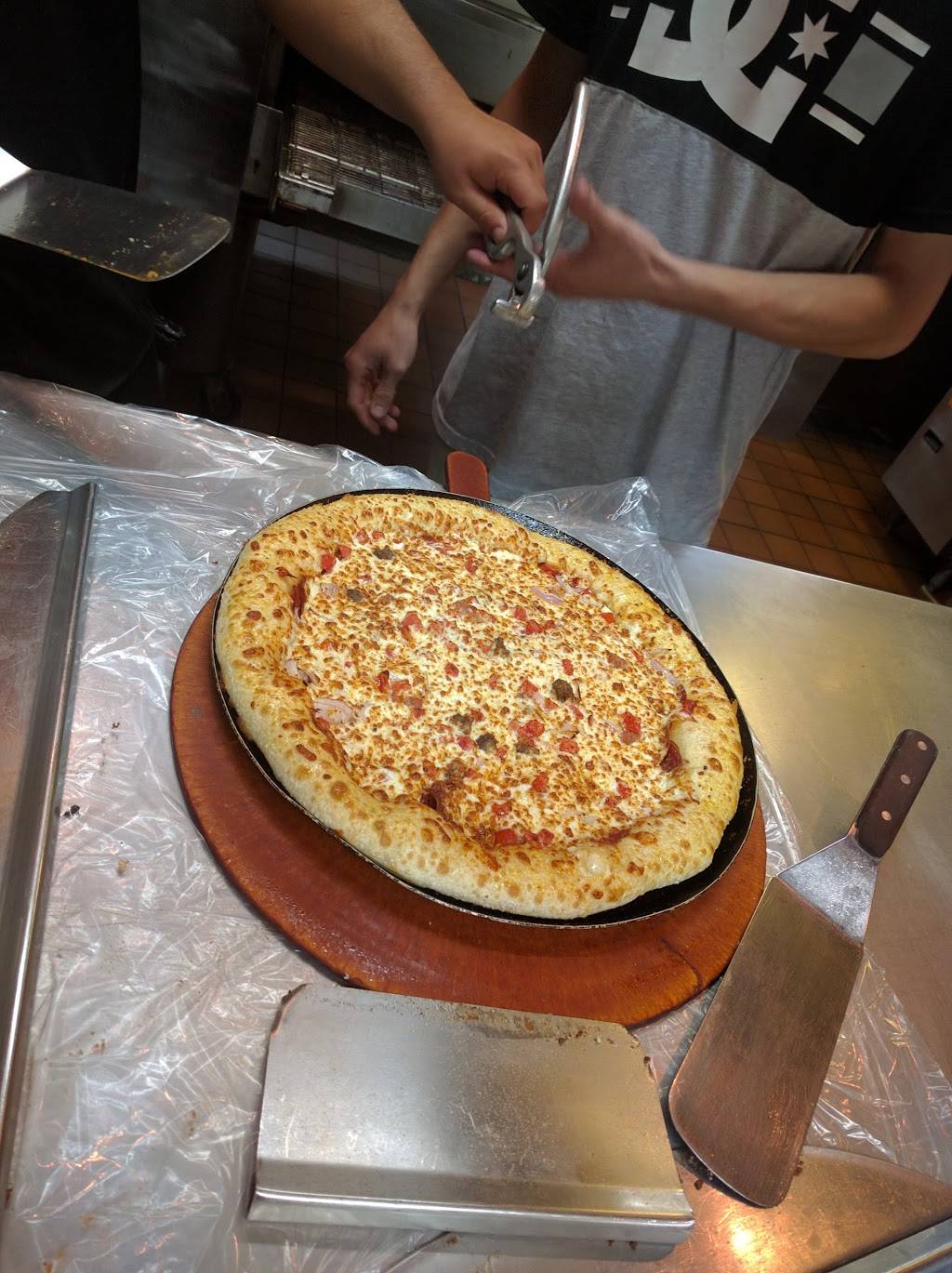 Pizza Hut | meal delivery | 475 Boulevard Saint-Joseph, Drummondville, QC J2C 2B5, Canada | 8194752222 OR +1 819-475-2222