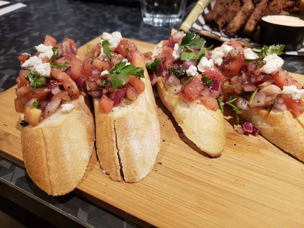 Gus Social | restaurant | 120 St Andrew St W, Fergus, ON N1M 1N5, Canada | 5198432688 OR +1 519-843-2688