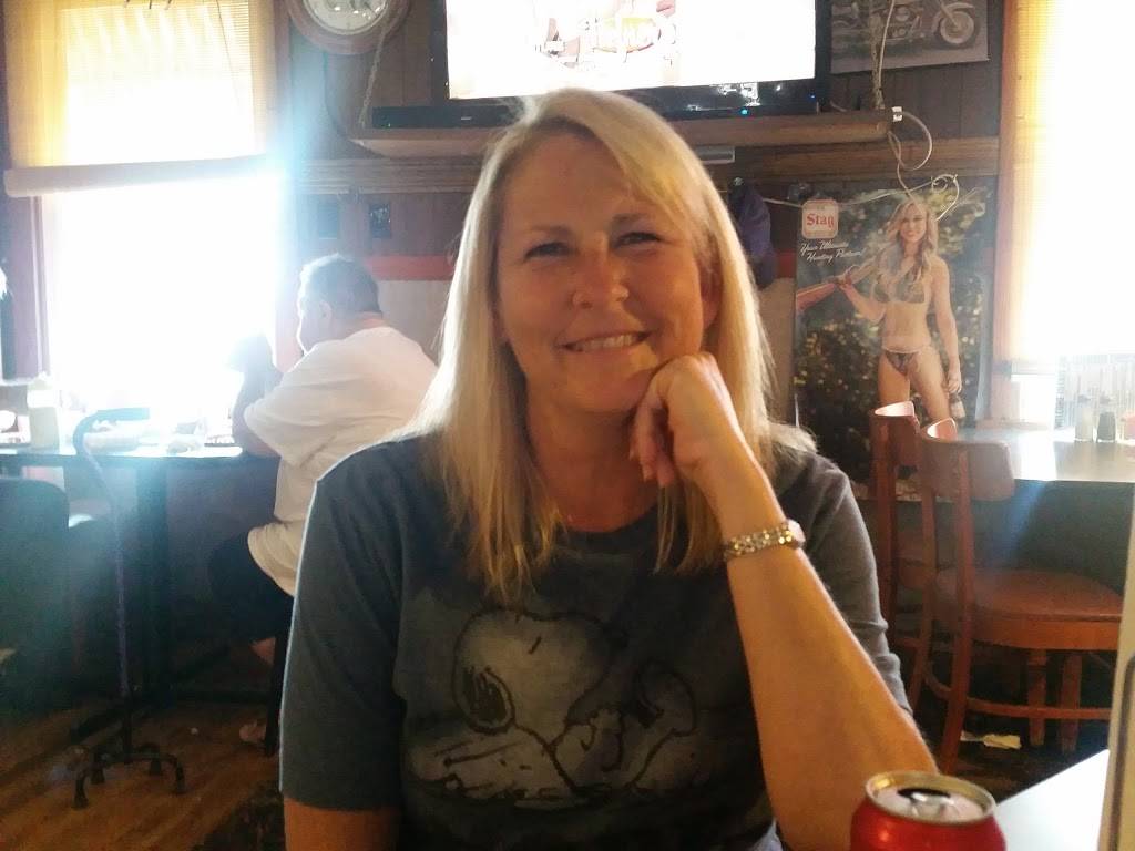 Faye Inn | restaurant | 2503 Main Ave, Mascoutah, IL 62258, USA | 6186772060 OR +1 618-677-2060