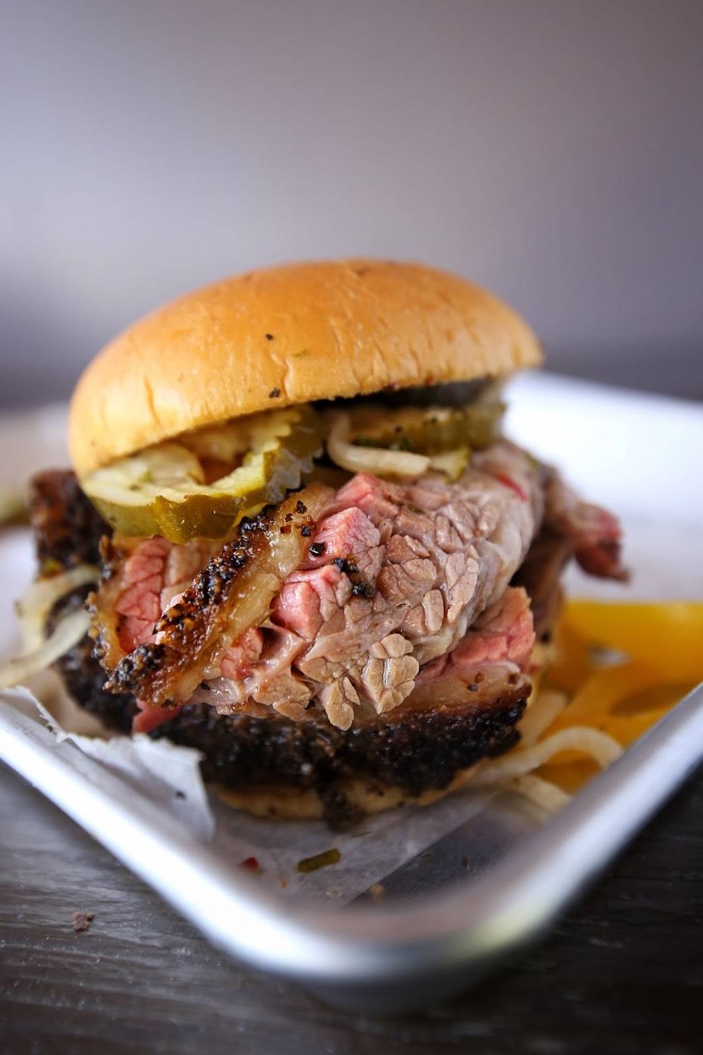 2M Smokehouse | restaurant | 2731 S WW White Rd, San Antonio, TX 78222, USA | 2108859352 OR +1 210-885-9352