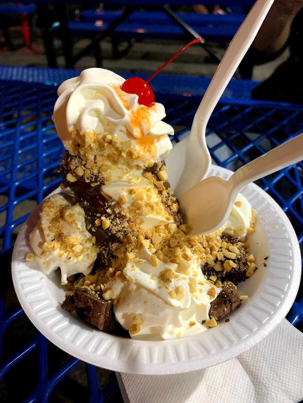 Toms Dairy Freeze | restaurant | 630 The Queensway, Etobicoke, ON M8Y 1K5, Canada | 4162591846 OR +1 416-259-1846