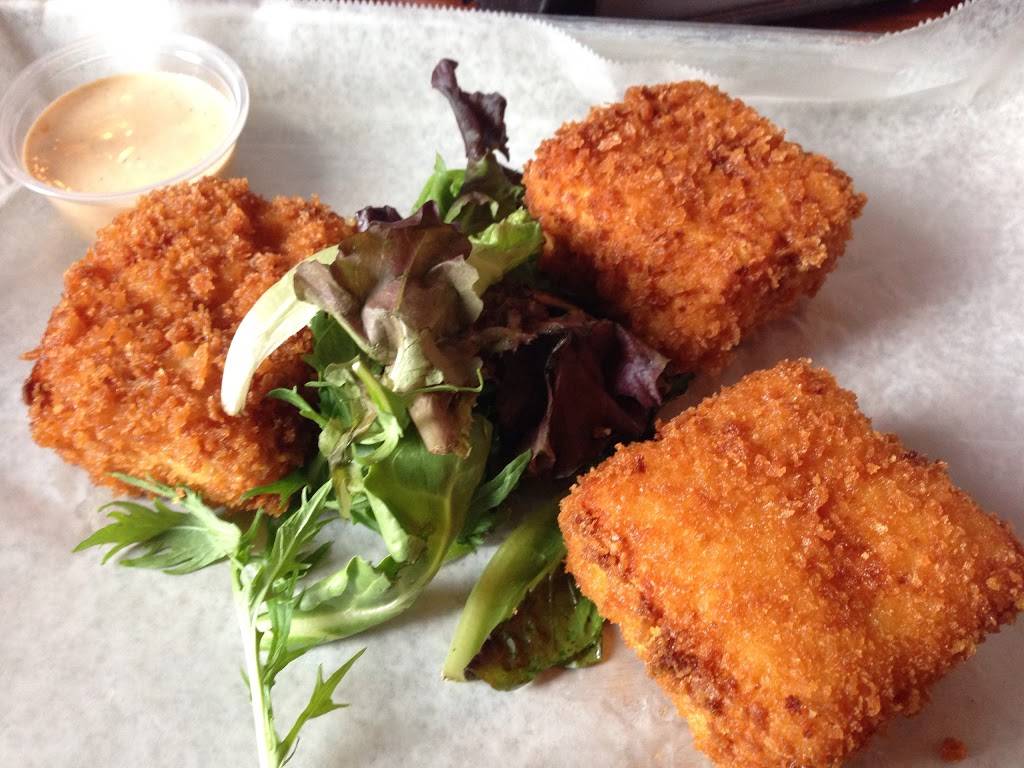 Aviator Smokehouse | restaurant | 525 Broad St, Fuquay-Varina, NC 27526, USA | 9195577675 OR +1 919-557-7675