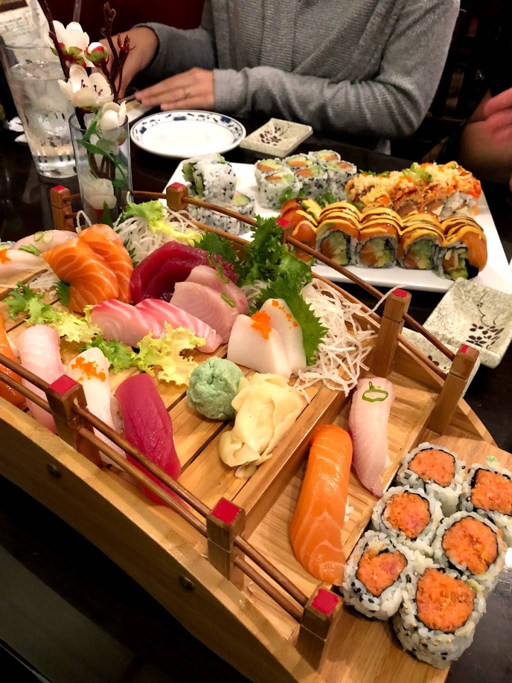 Zuki Sushi House | restaurant | 899 E Aurora Rd, Macedonia, OH 44056, USA | 3307480999 OR +1 330-748-0999