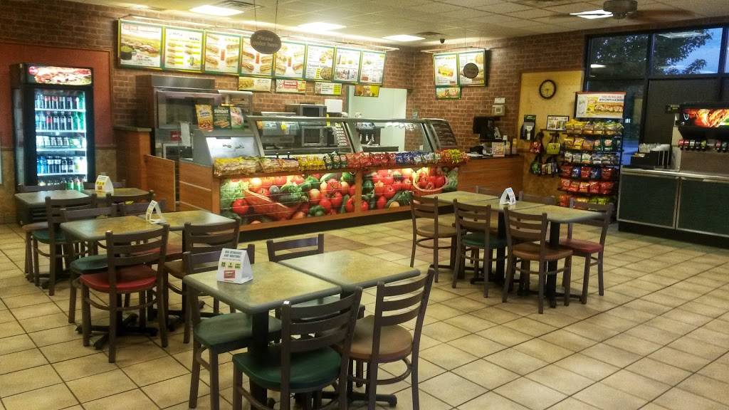 Subway Restaurants | restaurant | 1350 W American Dr, Neenah, WI 54956, USA | 9207222058 OR +1 920-722-2058