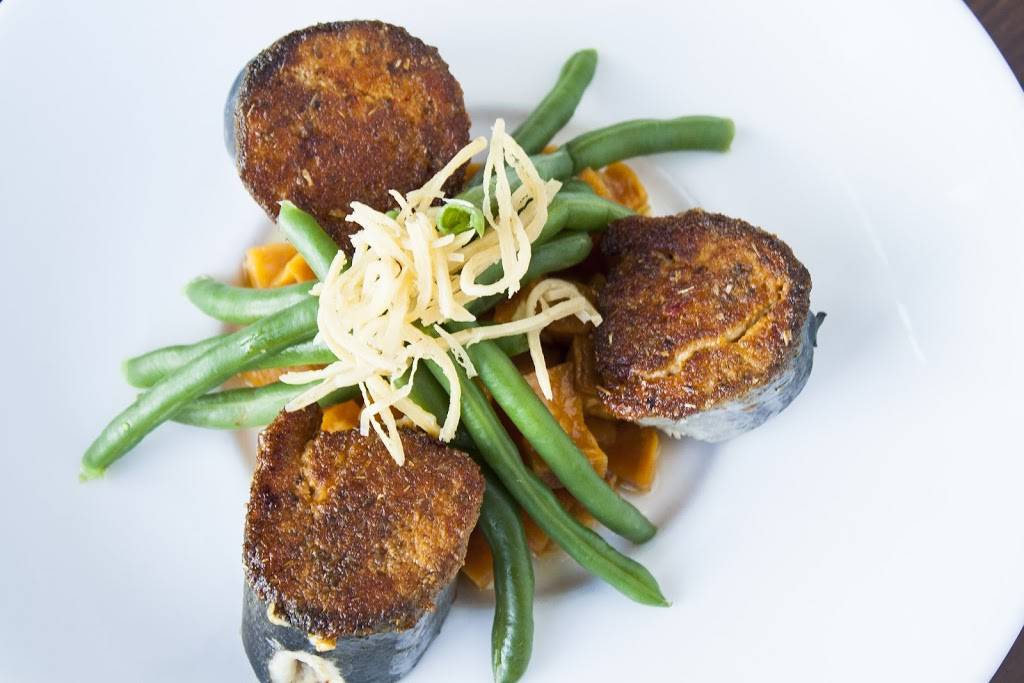 Ledge Rock Grille | restaurant | 596 Larsmont Way, Two Harbors, MN 55616, USA | 8666875634 OR +1 866-687-5634