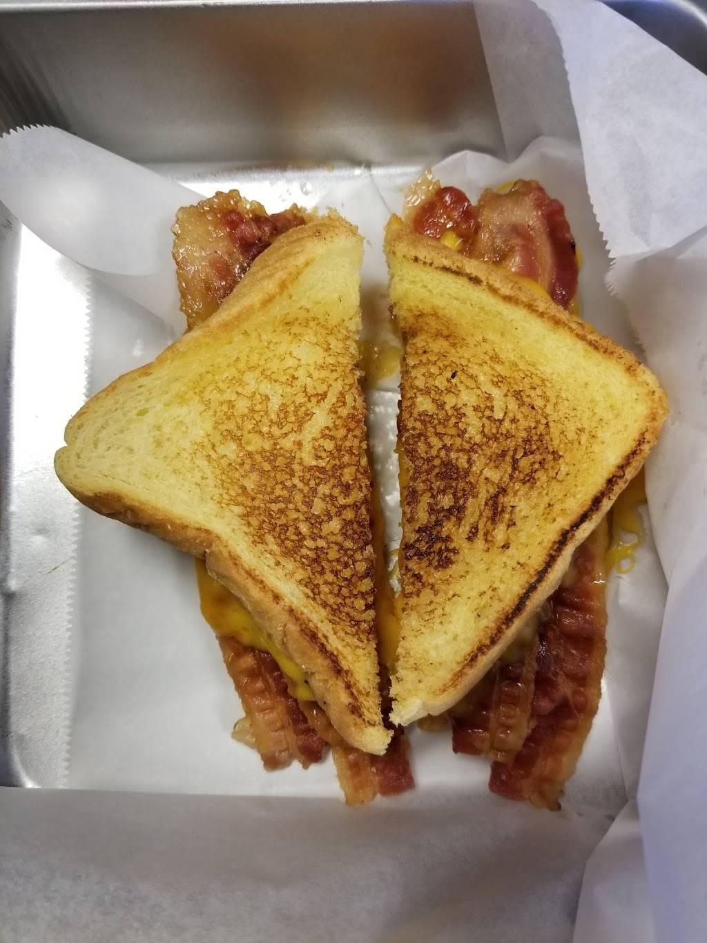 Jukebox Bar & Grill | restaurant | 3741 US-17, Richmond Hill, GA 31324, USA | 9127566997 OR +1 912-756-6997