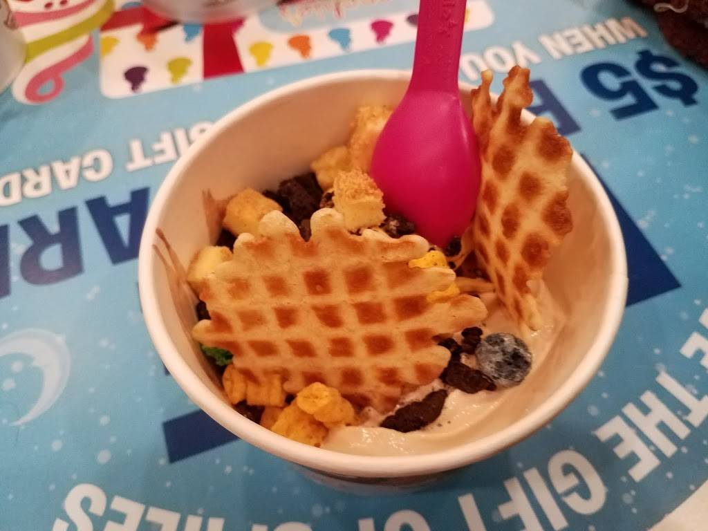 Menchies Frozen Yogurt | bakery | 268 Patriot Pl, Foxborough, MA 02035, USA | 5085438000 OR +1 508-543-8000