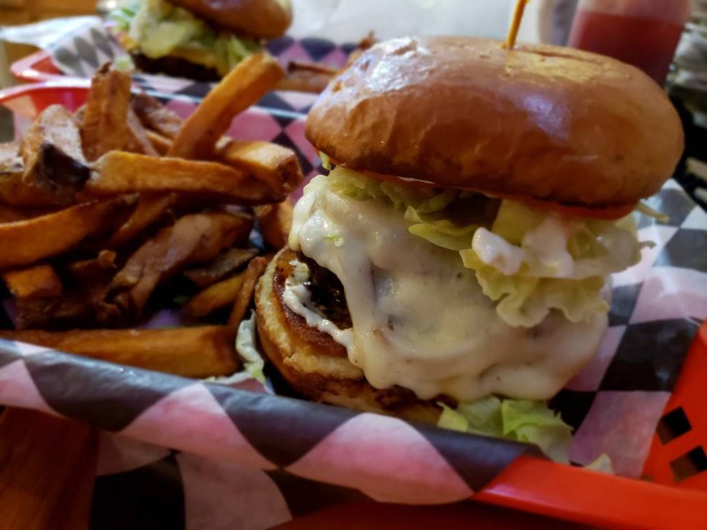 Pool n pints | restaurant | 8 Aberdeen shopping plz, Aberdeen, MD 21001, USA | 4103066021 OR +1 410-306-6021