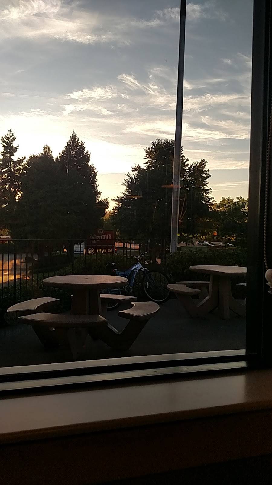 Wendys | restaurant | 9598 Ridgetop Blvd NW, Silverdale, WA 98383, USA | 3606130544 OR +1 360-613-0544