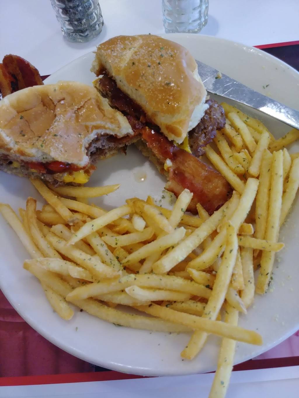 Steak n Shake | restaurant | 11040 Pendleton Pike, Indianapolis, IN 46236, USA | 3178237380 OR +1 317-823-7380