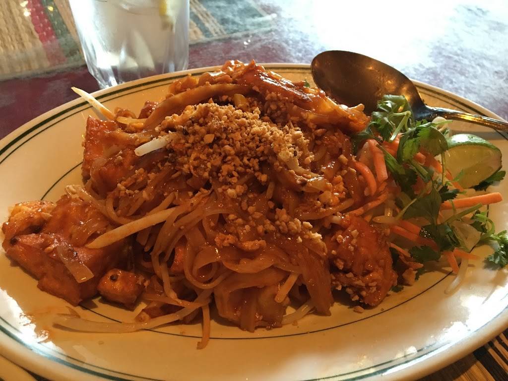 Manivanh | restaurant | 2732 24th St, San Francisco, CA 94110, USA | 4158246059 OR +1 415-824-6059