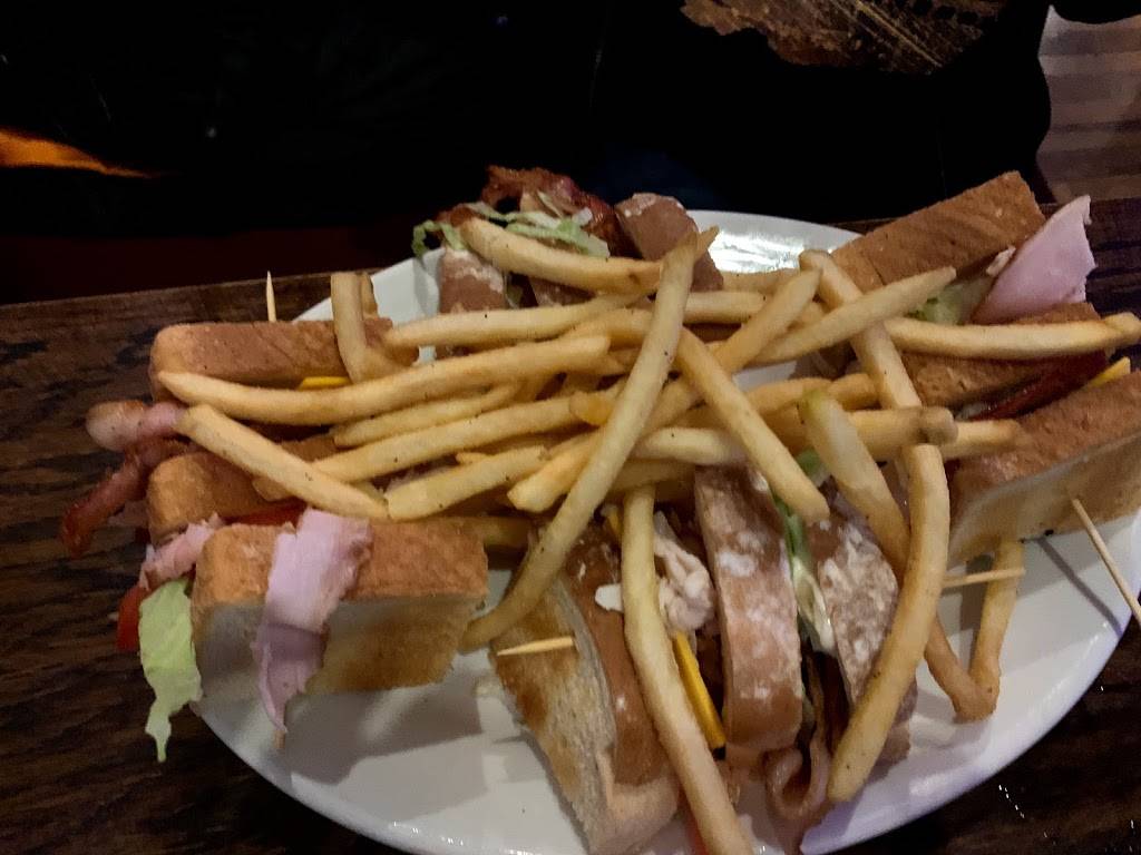 Peanut & Georges Pub on Main | restaurant | 821 Main St, Daytona Beach, FL 32118, USA | 3862389437 OR +1 386-238-9437