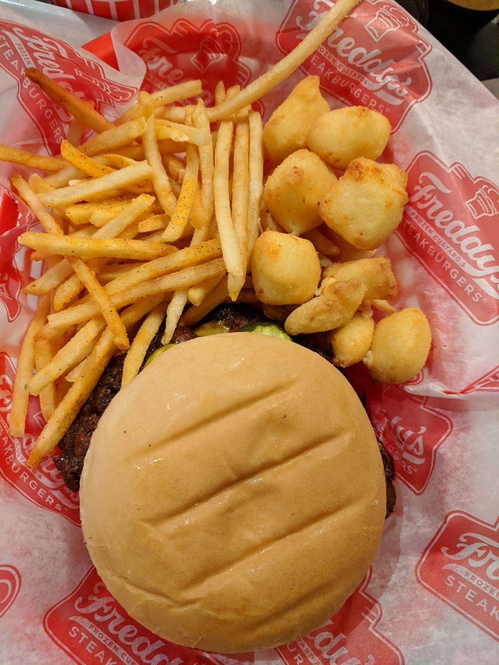 Freddys Frozen Custard & Steakburgers | restaurant | 2589 NW Arterial, Dubuque, IA 52002, USA | 5632358335 OR +1 563-235-8335