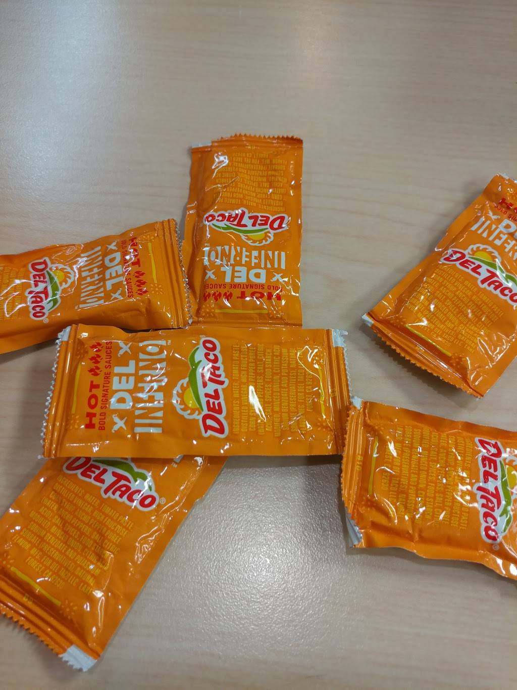 Del Taco | meal takeaway | 7545 Balboa Blvd, Van Nuys, CA 91406, USA | 8189943564 OR +1 818-994-3564