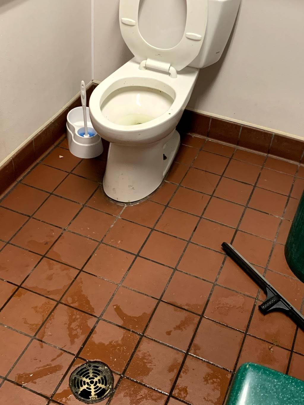 Pizza Hut | meal delivery | 34080 Commerce Dr, De Soto, KS 66018, USA | 9135851265 OR +1 913-585-1265