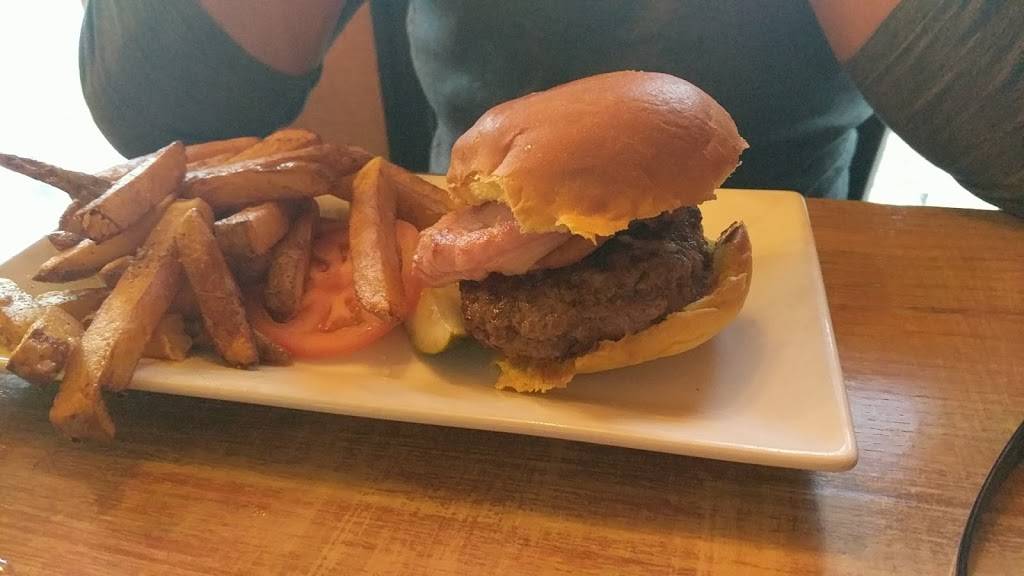 McKennas Kitchen & Market | restaurant | 1901 E Darby Rd, Havertown, PA 19083, USA | 6108532202 OR +1 610-853-2202